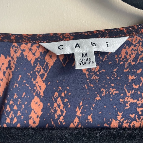 Cabi size M faux wrap reptile print v neck blouse grunge - Picture 3 of 11